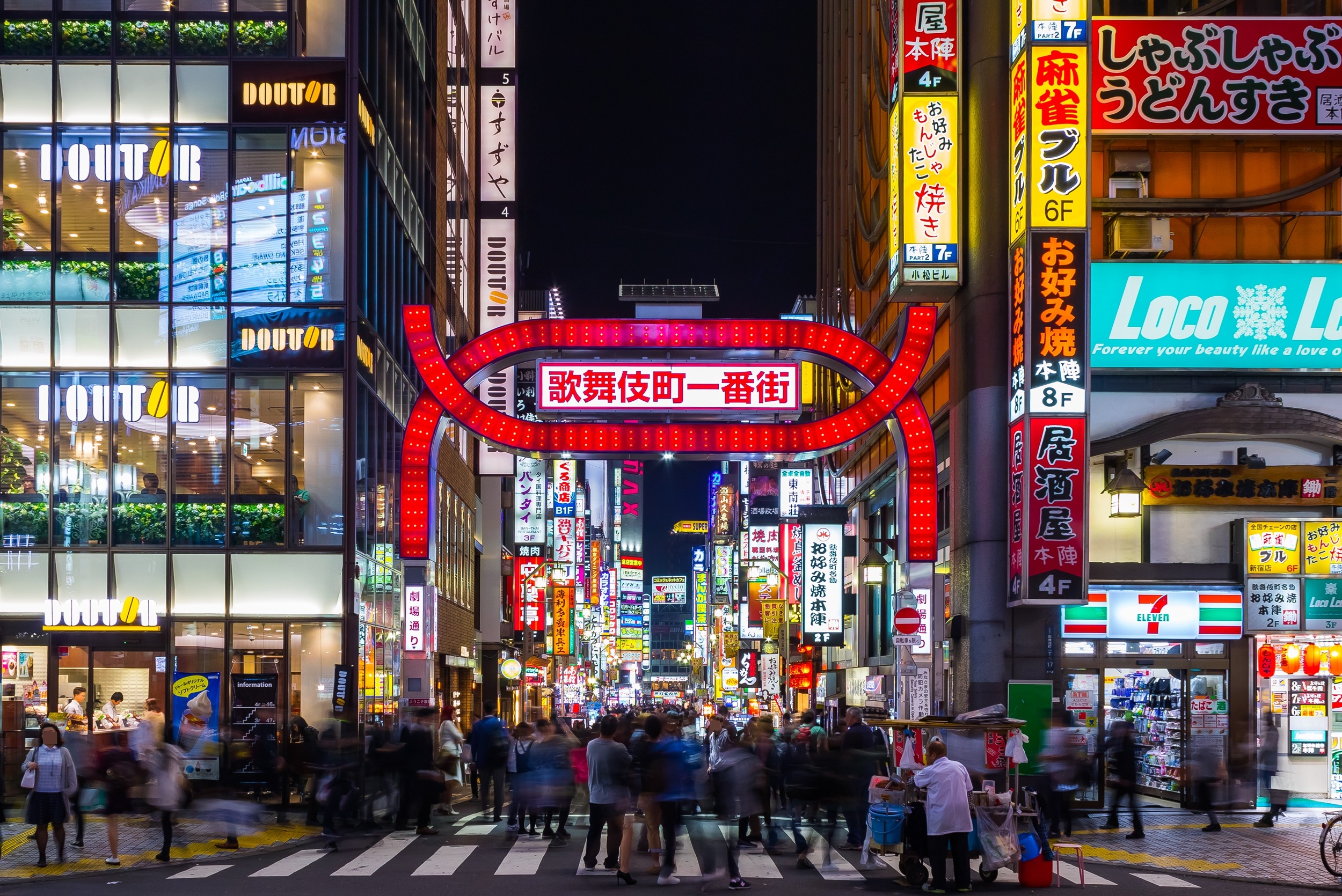 Restaurante robótico em Kabukicho, Tóquio