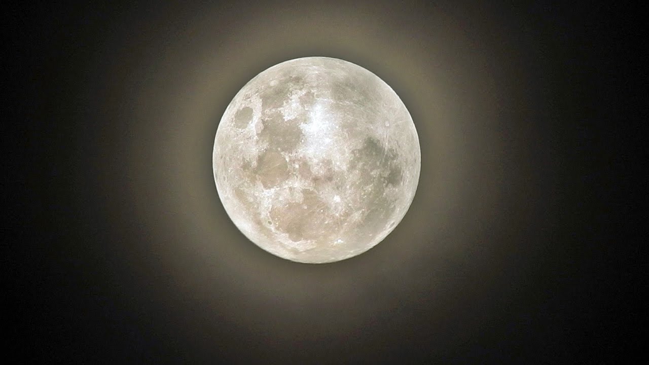 A Lua cheia realmente deixa as pessoas loucas?