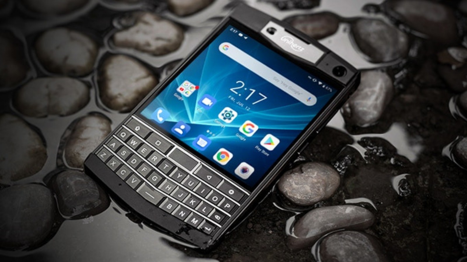 Empresa japonesa recria BlackBerry Passport e faz sucesso na web