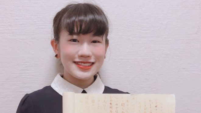 Estudante de história ninja recebe nota máxima por escrever ensaio com tinta invisível
