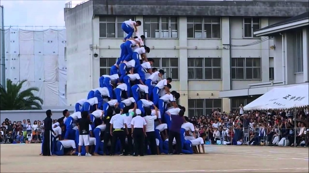 Já ouviu falar das polêmicas pirâmides humanas do Japão?