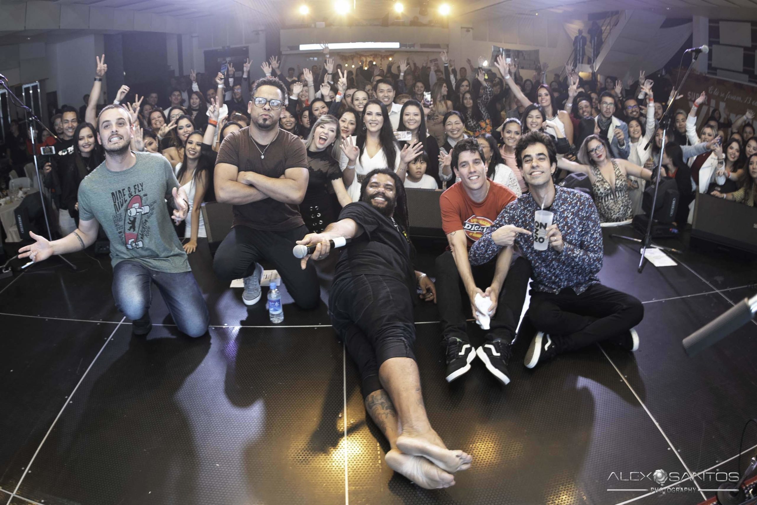 Revista Super Vitrine celebra 13 anos com jantar e Show da banda Onze:20