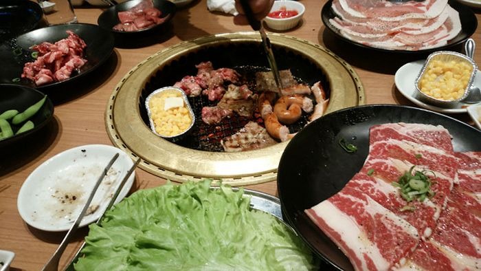 Yakiniku: Como funciona o “churrasco japonês”?