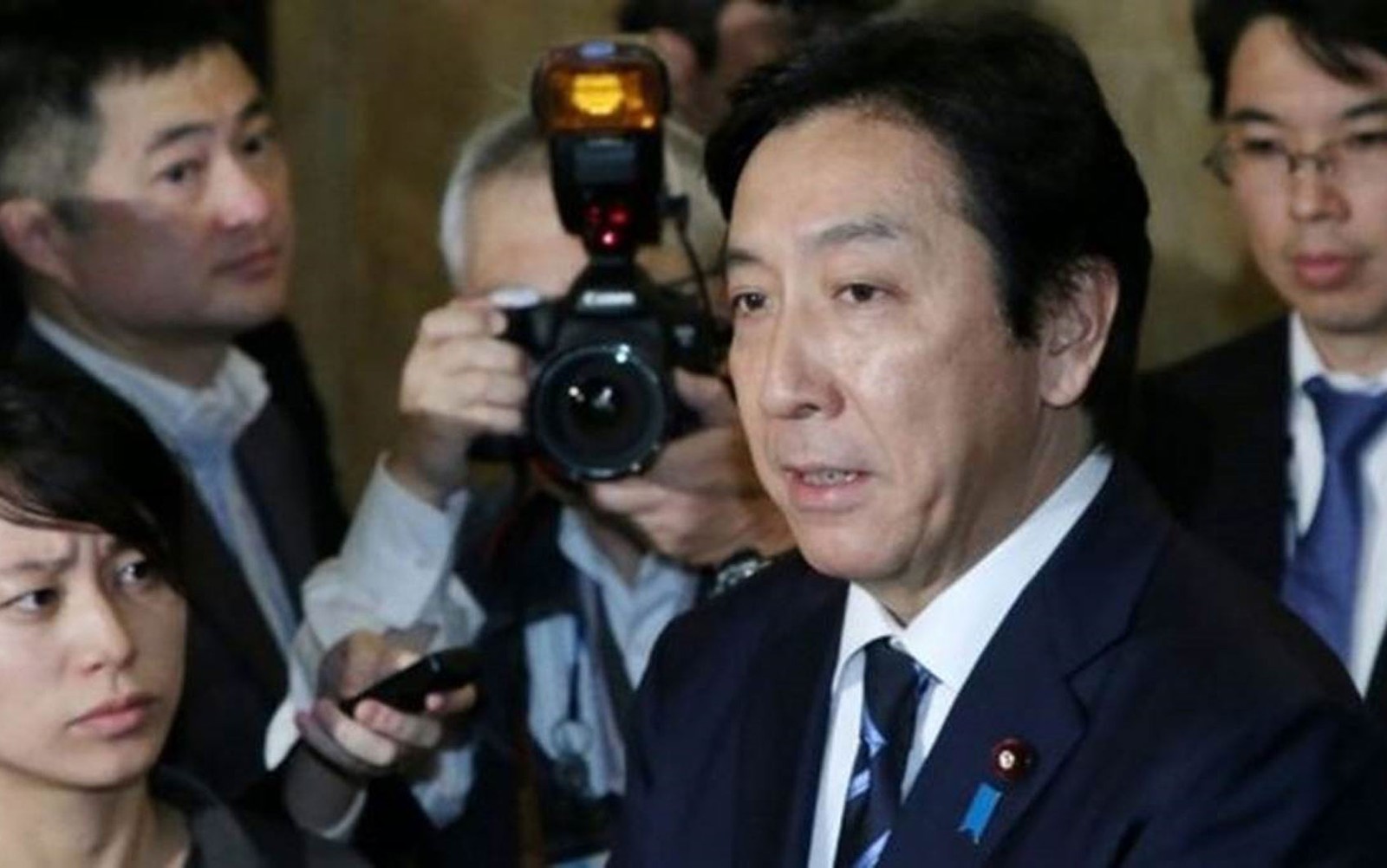 Ministro japonês pede demissão após ser acusado de presentear eleitores com melões e caranguejos