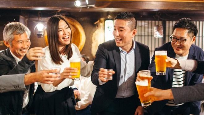 ‘Nomikai’, o costume de beber com os chefes que está em declínio no Japão