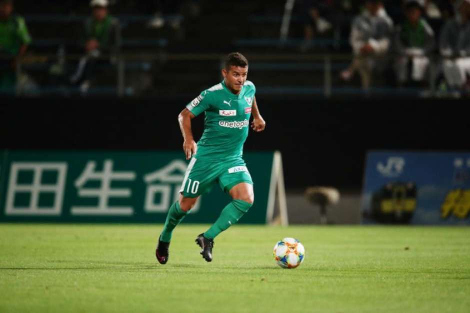 Ídolo no Japão, brasileiro renova e jogará sua 13ª temporada no país