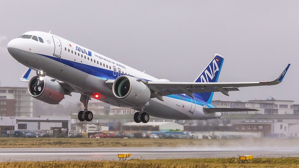 Comissária alcoolizada causa atraso de 4 voos em companhia aérea japonesa