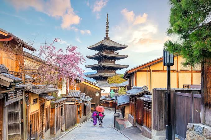 Templos e gueixas se destacam em cidade do Japão