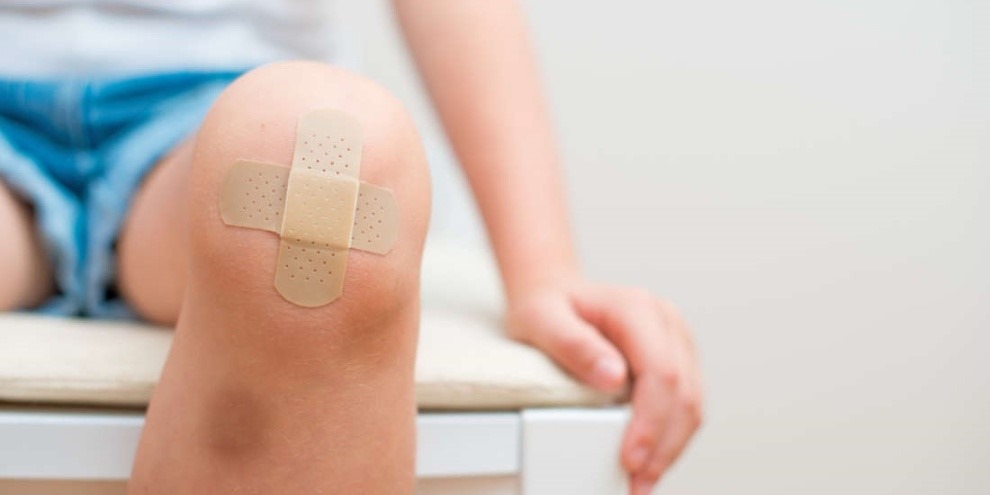 Cientistas criam band-aid que muda de cor sobre infecções