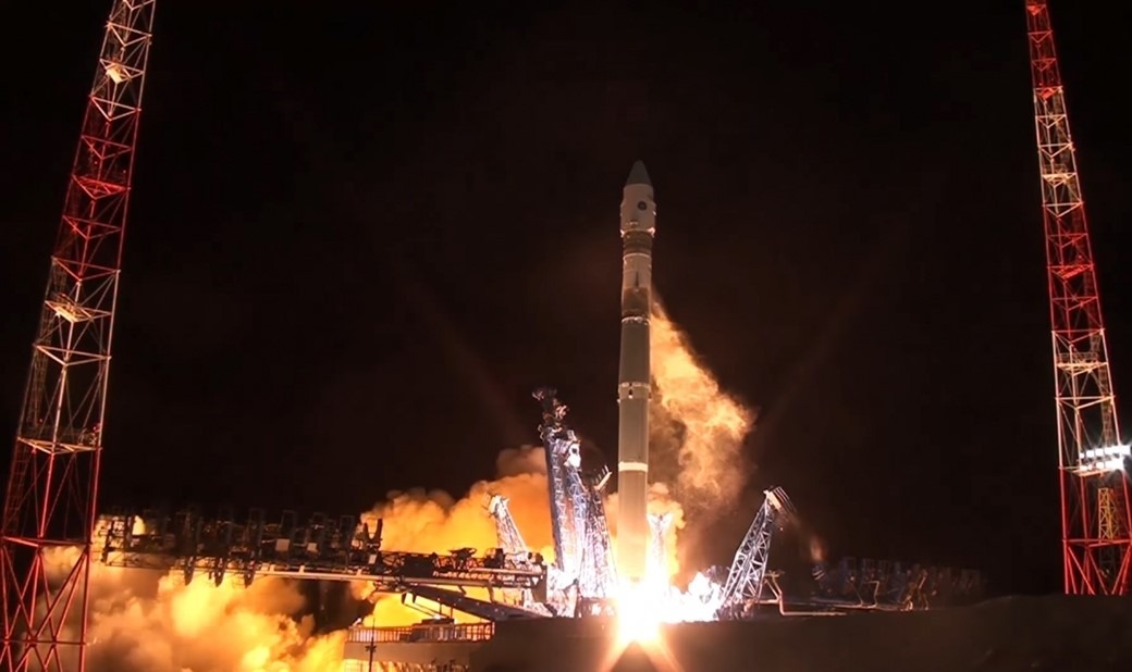 Satélites dos EUA e da Rússia brincam de gato e rato no espaço