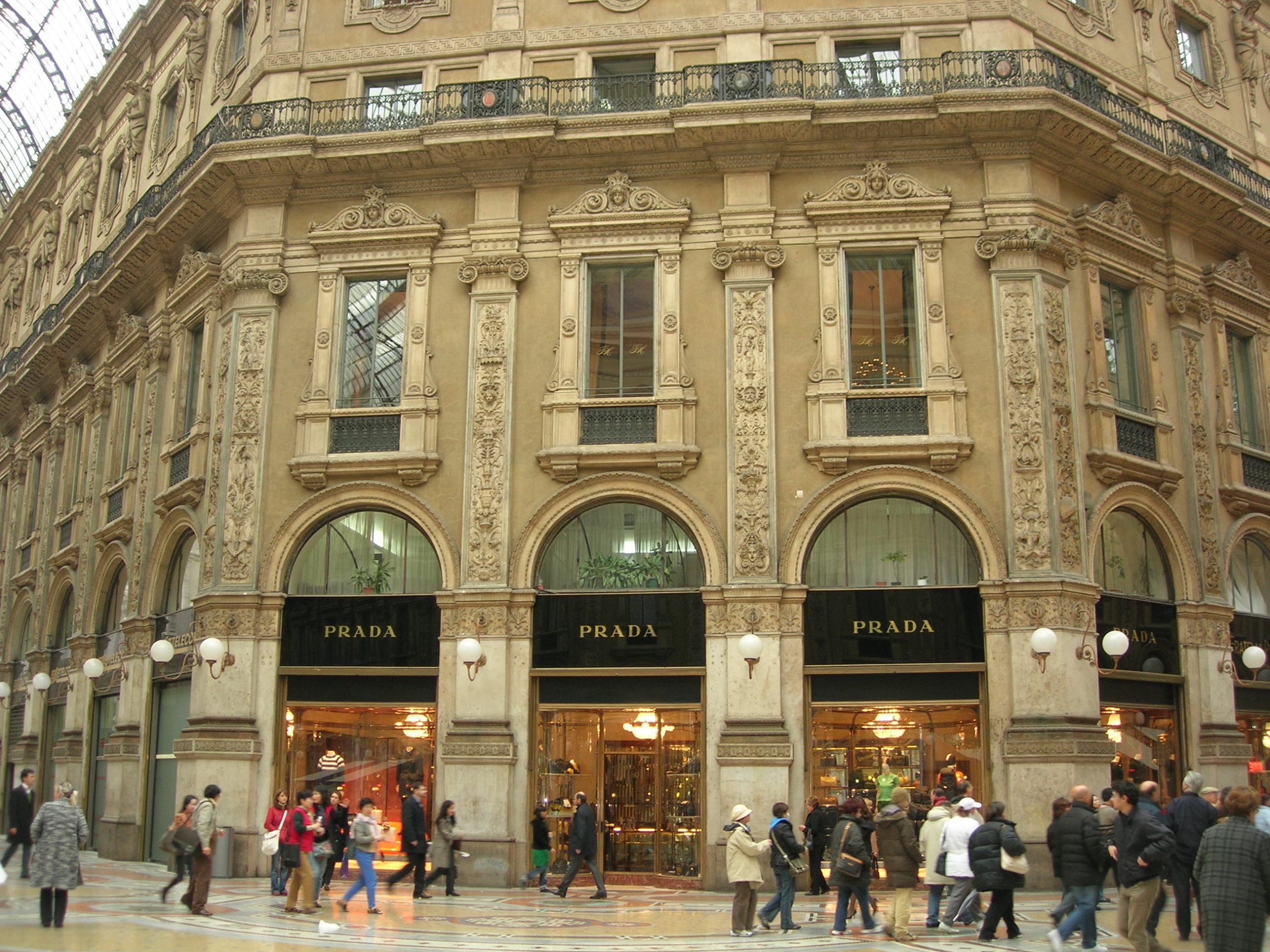 Coronavírus faz Prada cancelar desfile no Japão