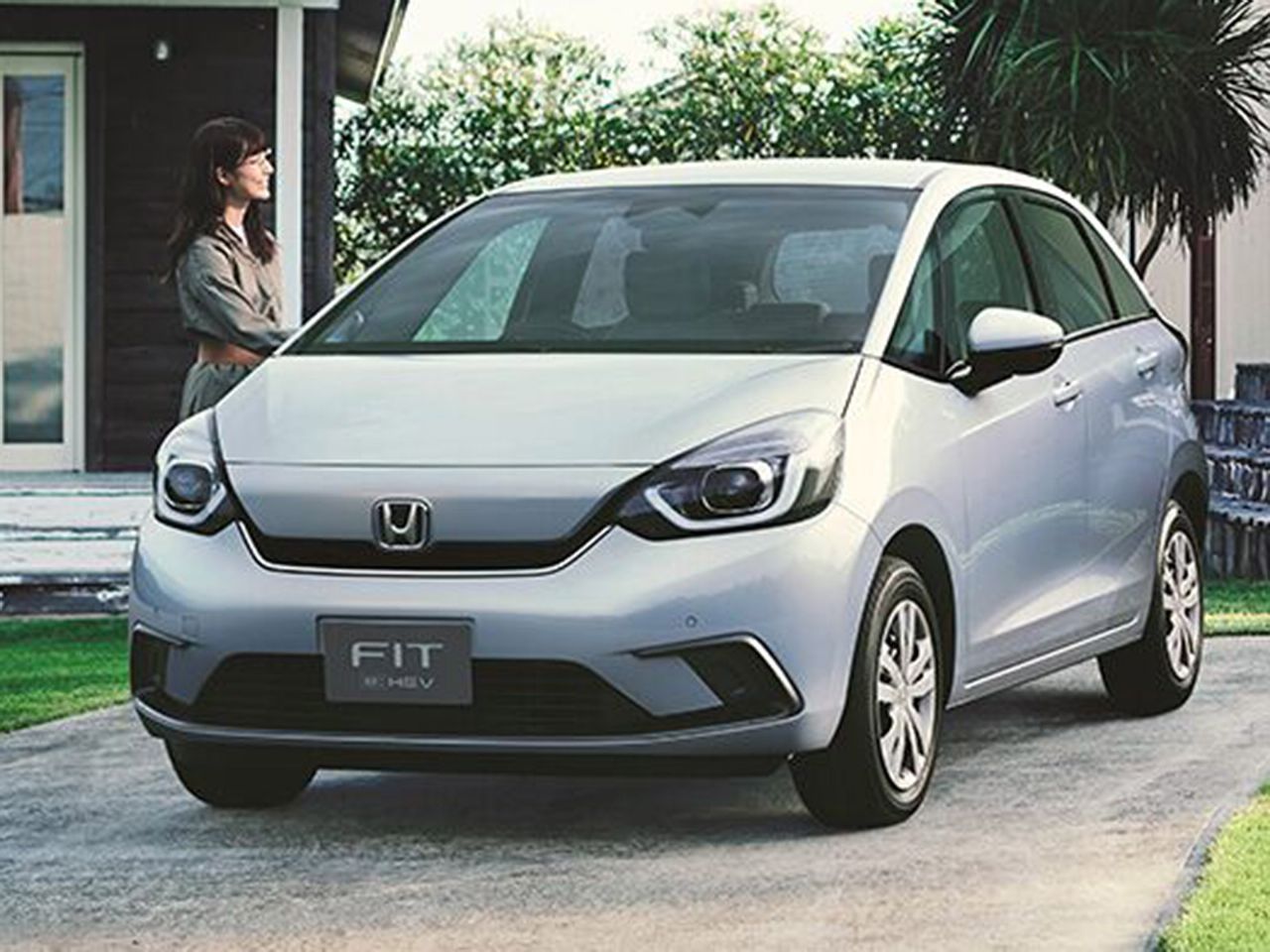 Novo Honda Fit começa a ser vendido no Japão