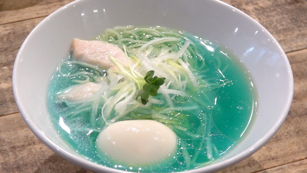Kipposhi, o restaurante do lamen com o caldo azul