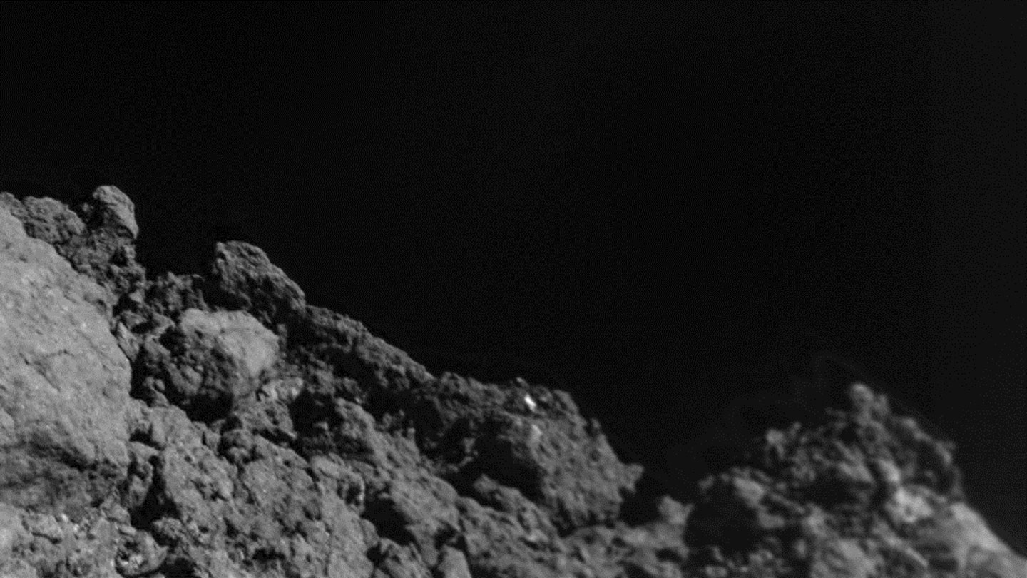 Bala de canhão quebra asteroide Ryugu