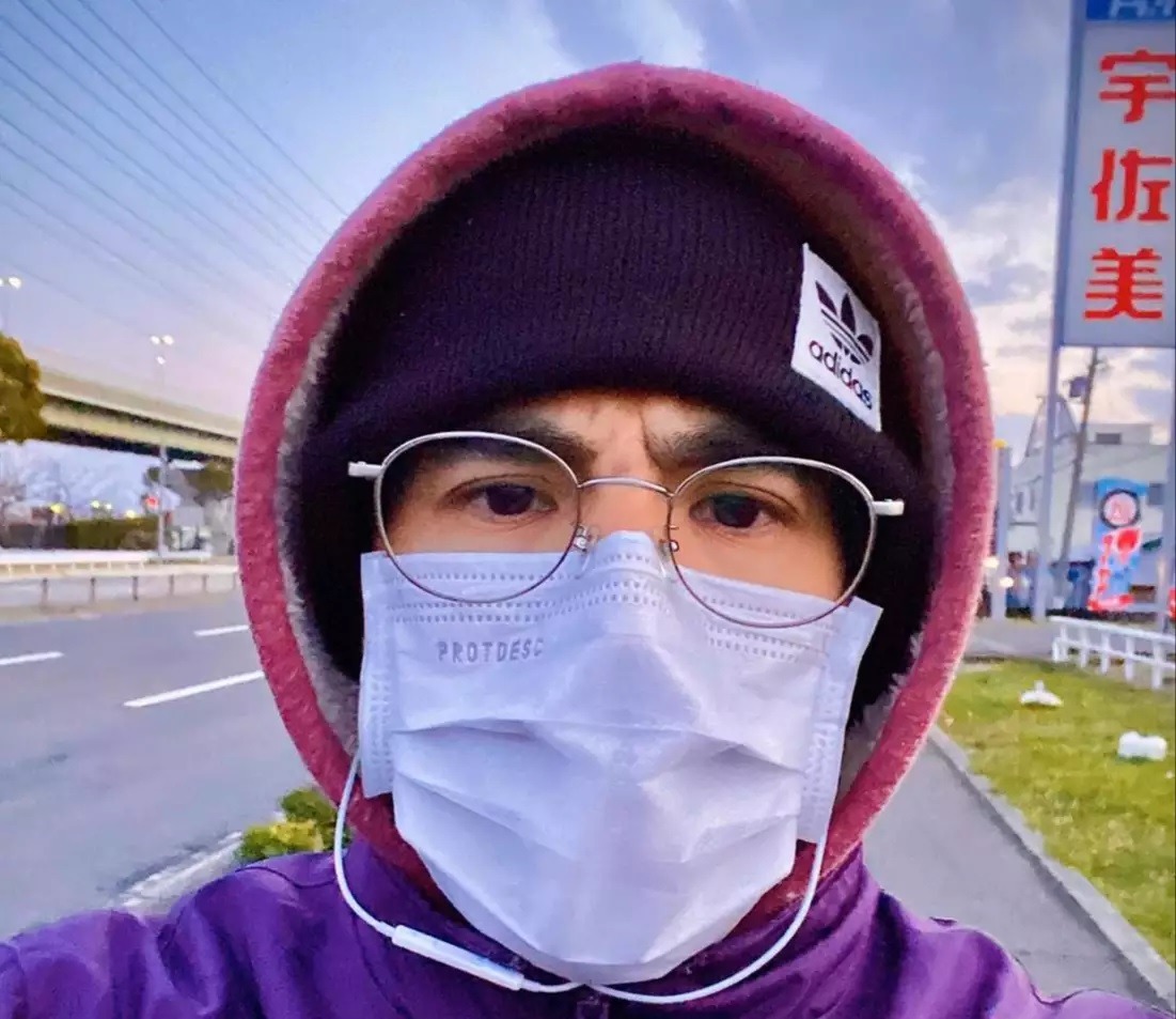 Na 6ª vez ao Japão, Adrian caminha sob pandemia, sonhos e horas extras