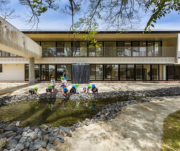 Projeto de jardim de infância no Japão estimula conexão com comunidade e natureza