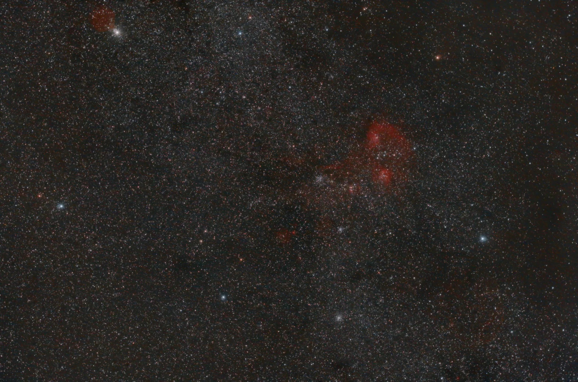 Astrônomos flagram exoplaneta nascendo na constelação de Auriga