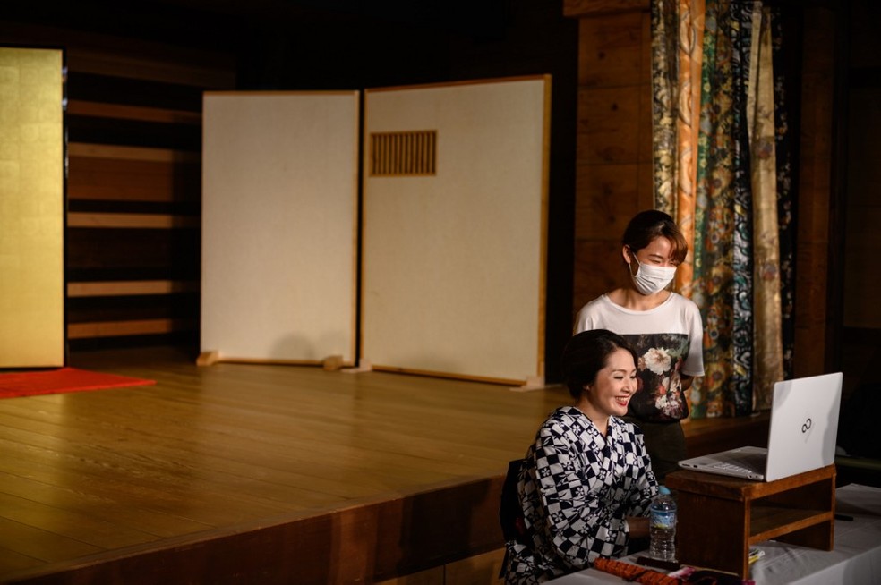 Gueixas do Japão migram para a internet