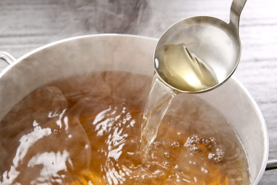 Aprenda a preparar dashi, o famoso caldo japonês de algas