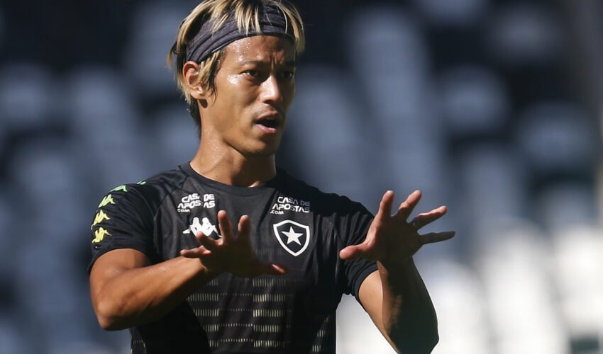 Tradutor de Honda revela história curiosa sobre o japonês e cita preocupação social do jogador