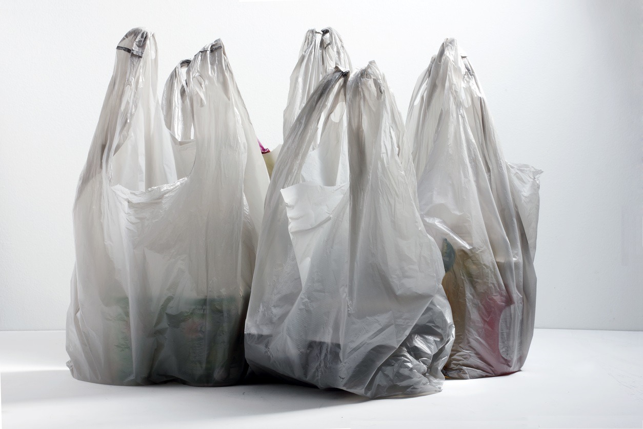 Japão começa a cobrar por sacolas de plástico