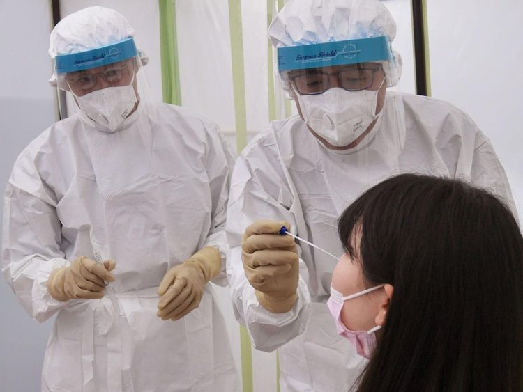 Japão negocia com suas universidades e centros de pesquisa o empréstimo de equipamentos para testes PCR para COVID-19