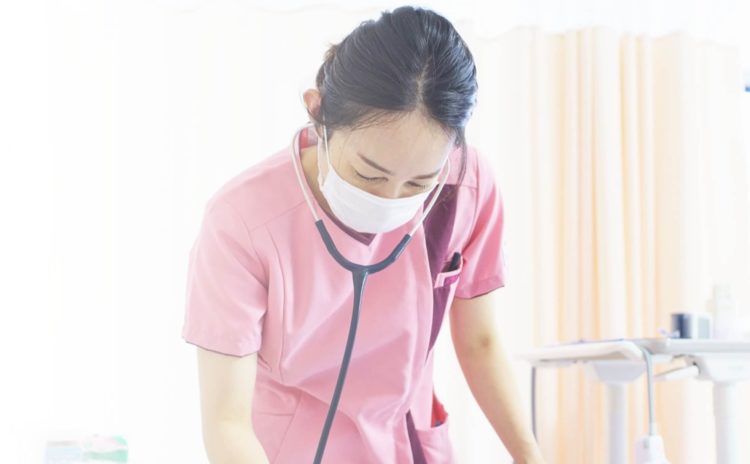 COVID-19 e casos crescentes de insolação colocam sistema de saúde do Japão à prova
