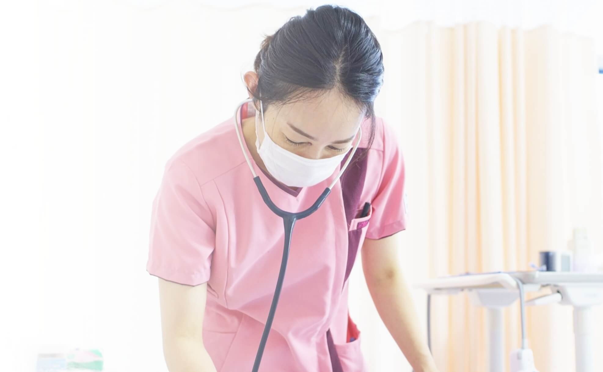 COVID-19 e casos crescentes de insolação colocam sistema de saúde do Japão à prova