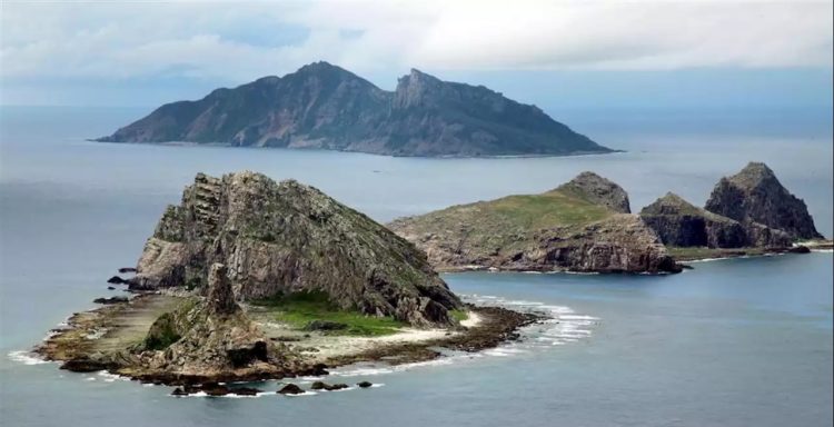 Embarcações da China invadem pelo 111° dia seguido região das ilhas Senkaku pertencentes ao Japão