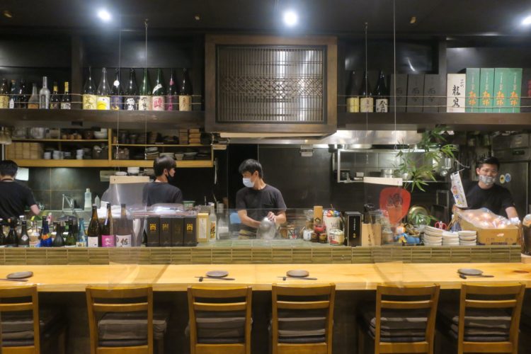Governo de Tóquio determina fim do horário reduzido de funcionamento de bares e restaurantes da capital