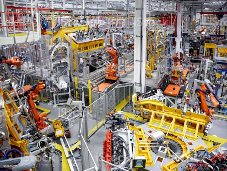 Fábricas de automóveis e eletrônicos interromperão produção na segunda-feira por conta do tufão n°10