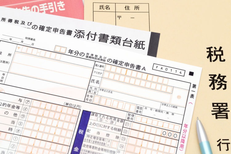 Mais da metade dos especialistas do governo do Japão são a favor do fim do carimbo na hora de declarar o imposto de renda