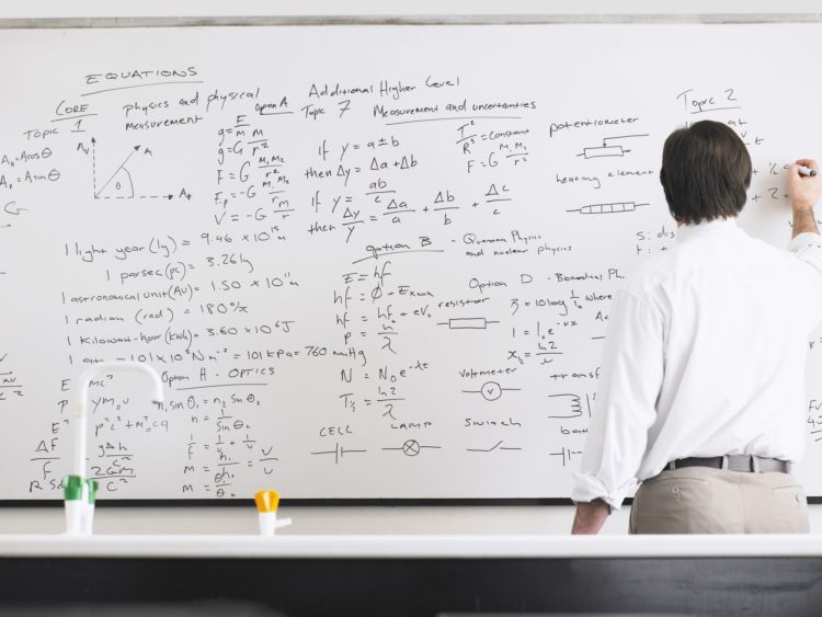 Quantidade de estudantes de doutorado no Japão segue caindo