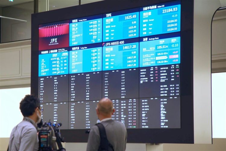 Bolsa de valores de Tóquio funcionará na sexta-feira apesar de problemas no sistema que encerraram mais cedo o pregão da quinta-feira