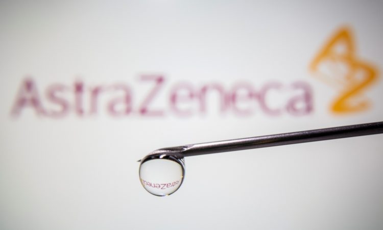 Governo do Reino Unido aprova vacina contra COVID-19 produzida pela AstraZeneca; Japão comprou cerca de 60 milhões de doses da vacina