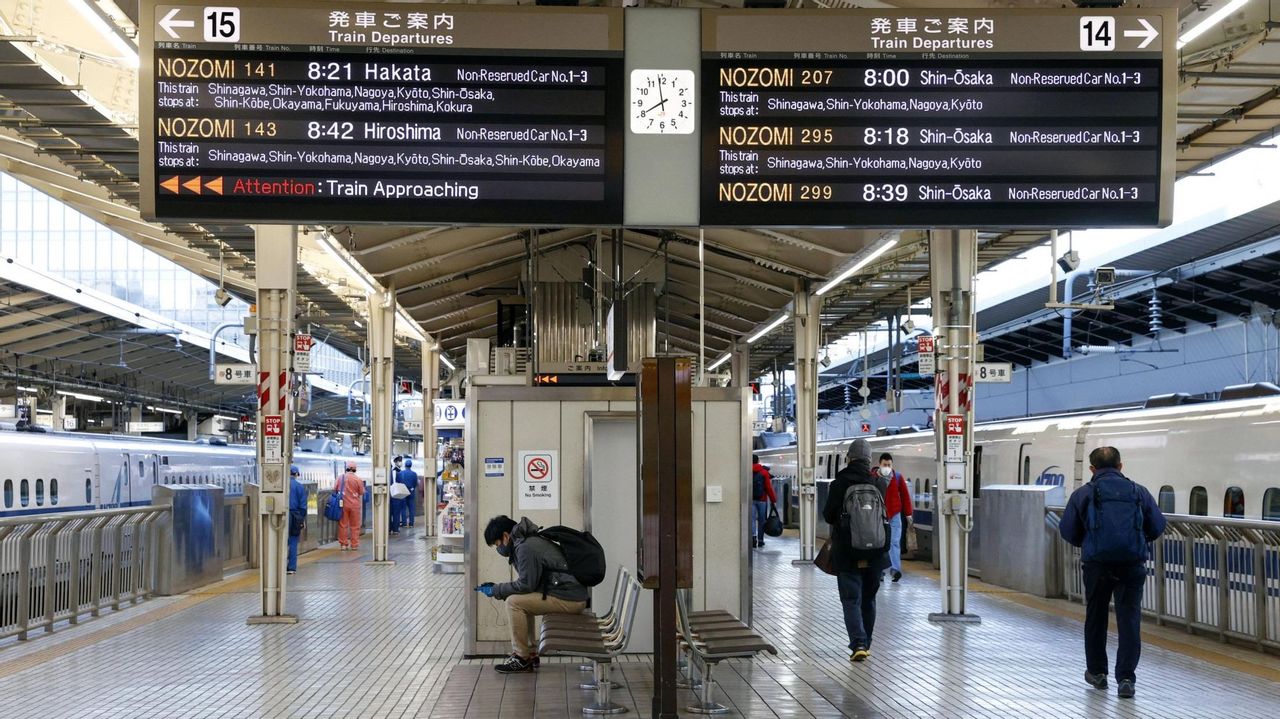 Pouco movimento é registrado nos aeroportos e estações de trem do Japão no começo do feriado de fim de ano