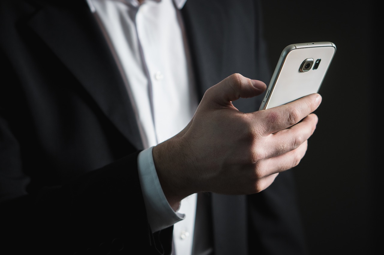 Governo japonês estuda permitir pagamento de imposto de renda de 2021 por meio do smartphone