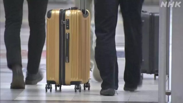 Aeroportos do Japão alertam para que pessoas recém-chegadas ao país não usem o transporte público por conta do risco de passar a COVID-19