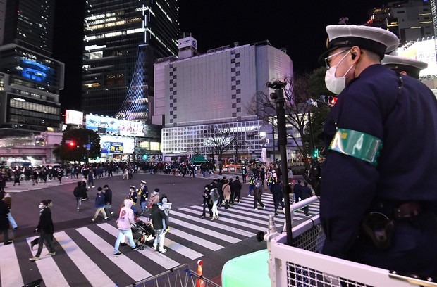 Distrito de Shibuya em Tóquio comemora o Ano Novo de forma silenciosa e com menos gente