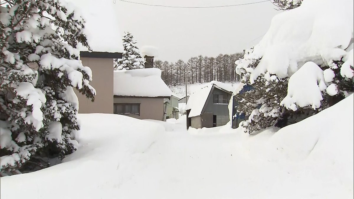 Nevascas continuam no domingo na região voltada para o Mar do Japão
