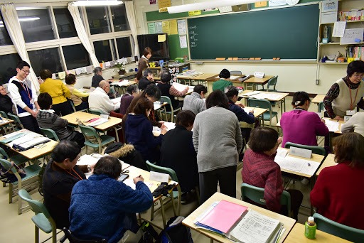 Primeiro-ministro do Japão quer escolas ginasiais noturnas em todas as províncias do país em 5 anos