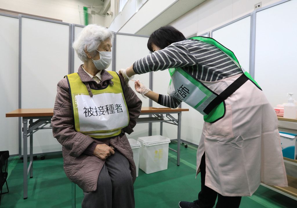 Governo do Japão quer usar ginásios de esportes e estabelecimentos culturais como postos de vacinação contra COVID-19