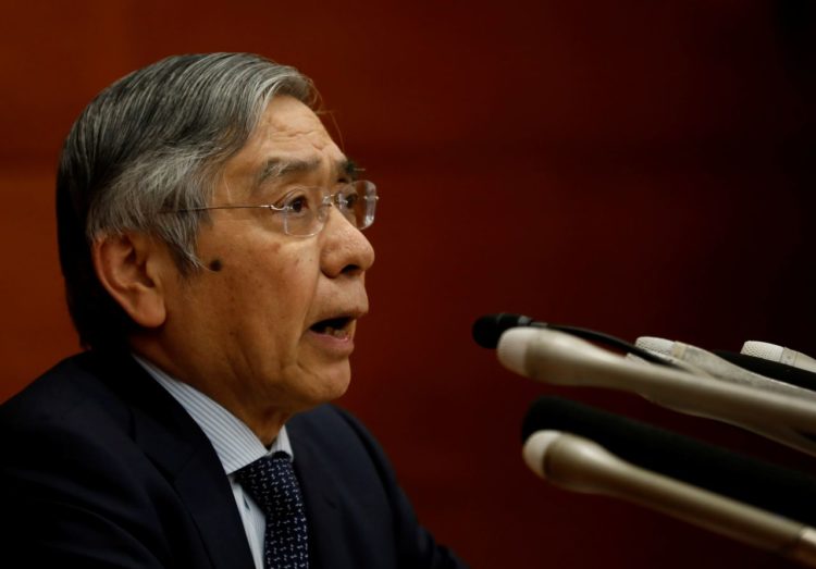 Presidente do Banco Central do Japão pede cautela em relação à economia do país, mesmo com recordes na Bolsa de Valores