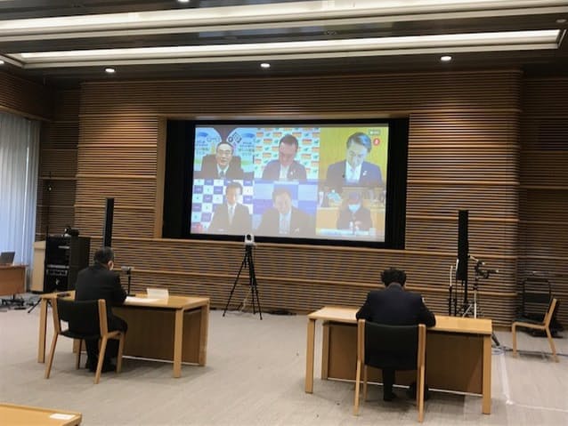 Governadores de todas as províncias do Japão discutem vacinação contra Covid-19
