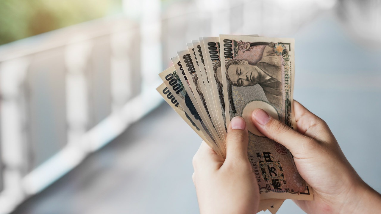 Auxílios do governo japonês permitem empréstimos de até 2 milhões de ienes para quem passa por dificuldades devido à pandemia de Covid-19