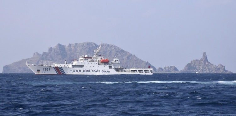 China diz que está exercendo autocontenção contra navios japoneses perto de Senkakus