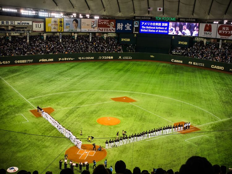 Estádios de beisebol de portas fechada para os fãs durante o estado de emergência