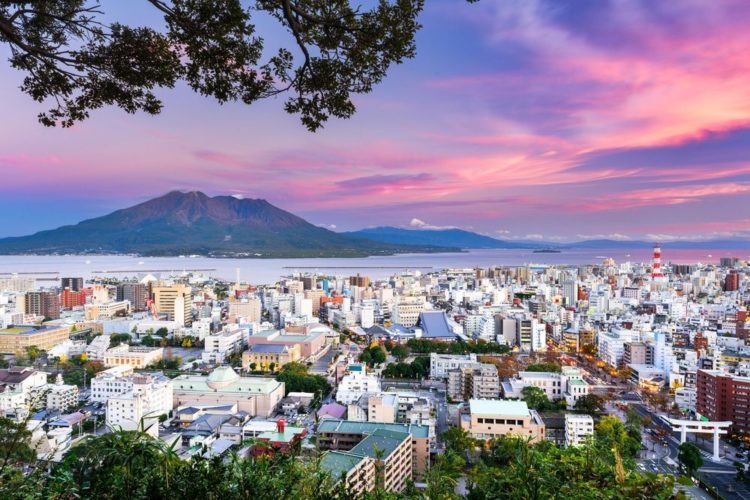 Ilha atingida por uma enxurrada de terremotos no sudoeste do Japão