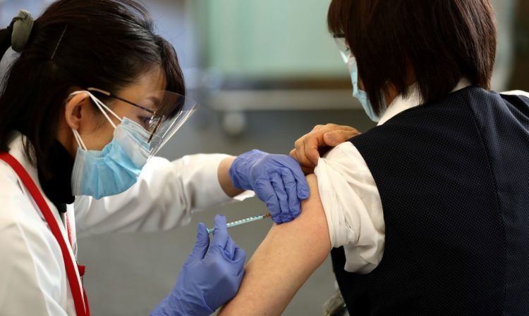 Olimpíadas: Governo do Japão considera a ideia de priorizar atletas para vacinação de COVID-19