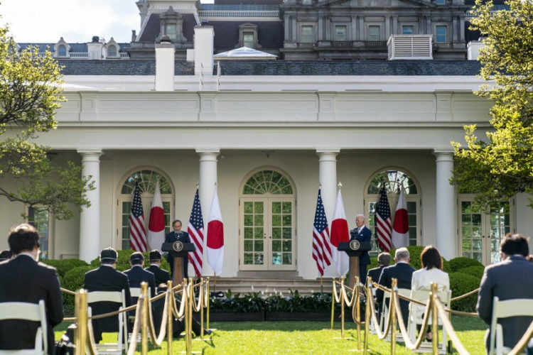 Joe Biden recebe Suga Yoshihide para a primeira cúpula da Casa Branca
